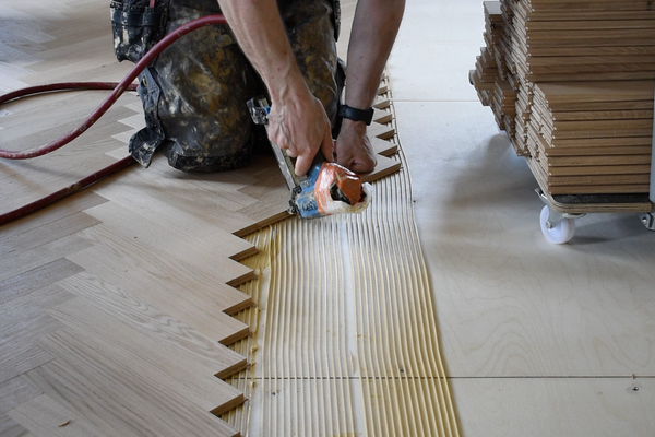 Solid strip oak parquet with installation from 189 &euro;/m2!